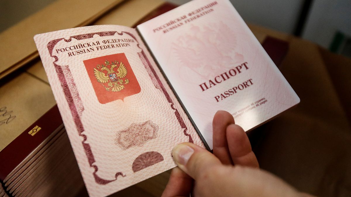 Эстония отказалась признавать паспорта РФ, выданные жителям Донбасса