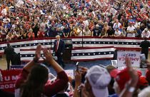 ترامب بين جمهوره خلال أحد التجمعات الانتخابية في سينسيناتي (أوهايو)