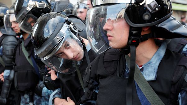 Замечен на акции протеста с ребёнком? Можешь лишиться родительских прав Замечен на акции протеста с ребёнком? Можешь лишиться родительских прав