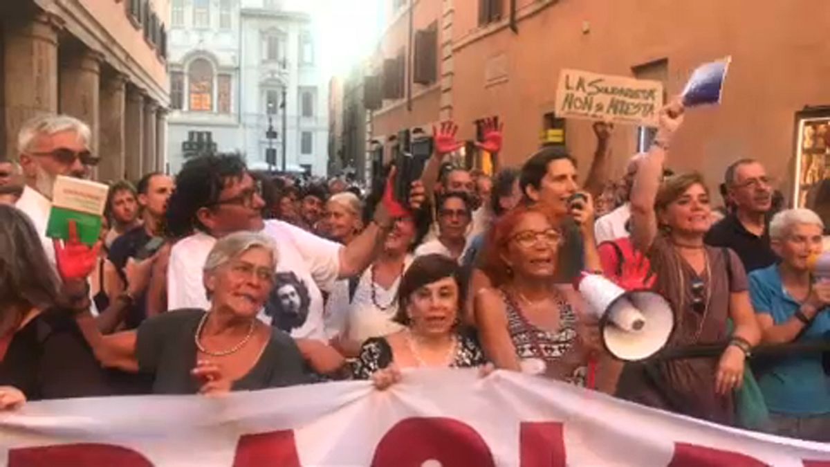 Italia aprueba el polémico "decreto Salvini" contra la inmigración
