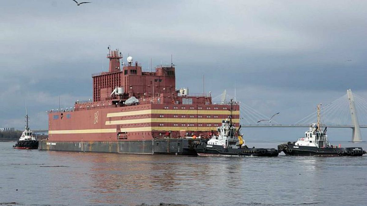 نخستین نیروگاه هسته‌ای شناور جهان به زودی راهی آبهای روسیه می‌شود