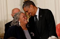 مراسم اهداء مدال آزادی از سوی باراک اوباما، رئیس جمهوری سابق آمریکا به خانم موریسون در سال ۲۰۱۲ میلادی