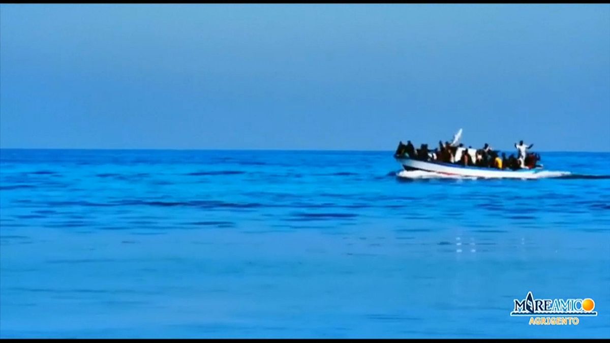 "هبوط الأشباح": فيديو يظهر وصولا ناجحا لمهاجرين غير شرعيين إلى ساحل إيطاليا