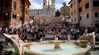Αν πάτε στη Ρώμη μην καθίσετε στα σκαλοπάτια της Trinità dei Monti