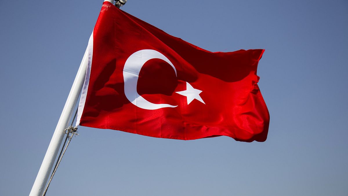 Μπλοκάρουν ιστότοπους και λογαριασμούς μέσων κοινωνικής δικτύωσης που επικρίνουν τον Ερντογάν