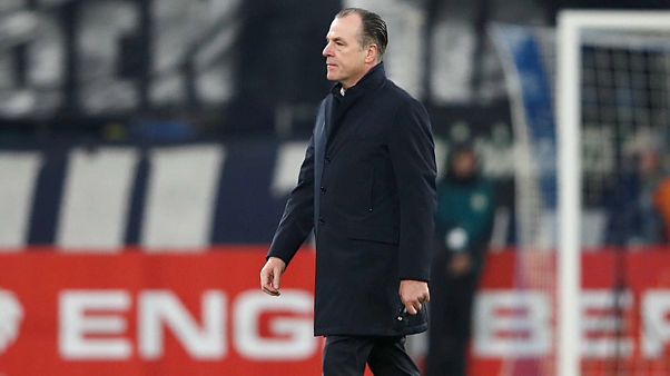 Debatte geht weiter: Schalke-Chef Tönnies lässt Amt 3 Monate ruhen Debatte geht weiter: Schalke-Chef Tönnies lässt Amt 3 Monate ruhen