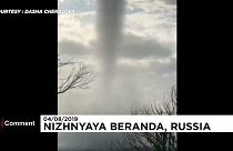 شاهد: عامودٌ من الماء يرتفع 50 متراً في الهواء بمدينة سوتشي الروسية