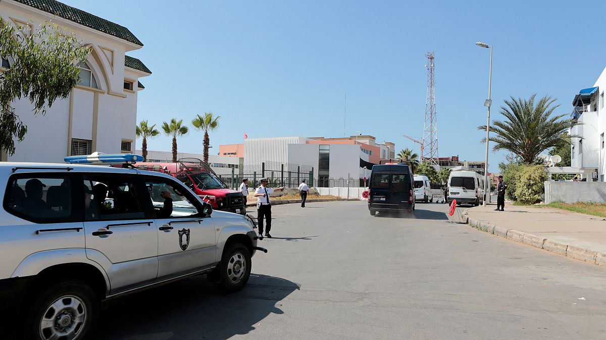 موكب تابع للأمن المغربي ناقلاً المتهم بقتل السائحتين الأجنبيتين في كانون الأول/ديسمبر الماضي 