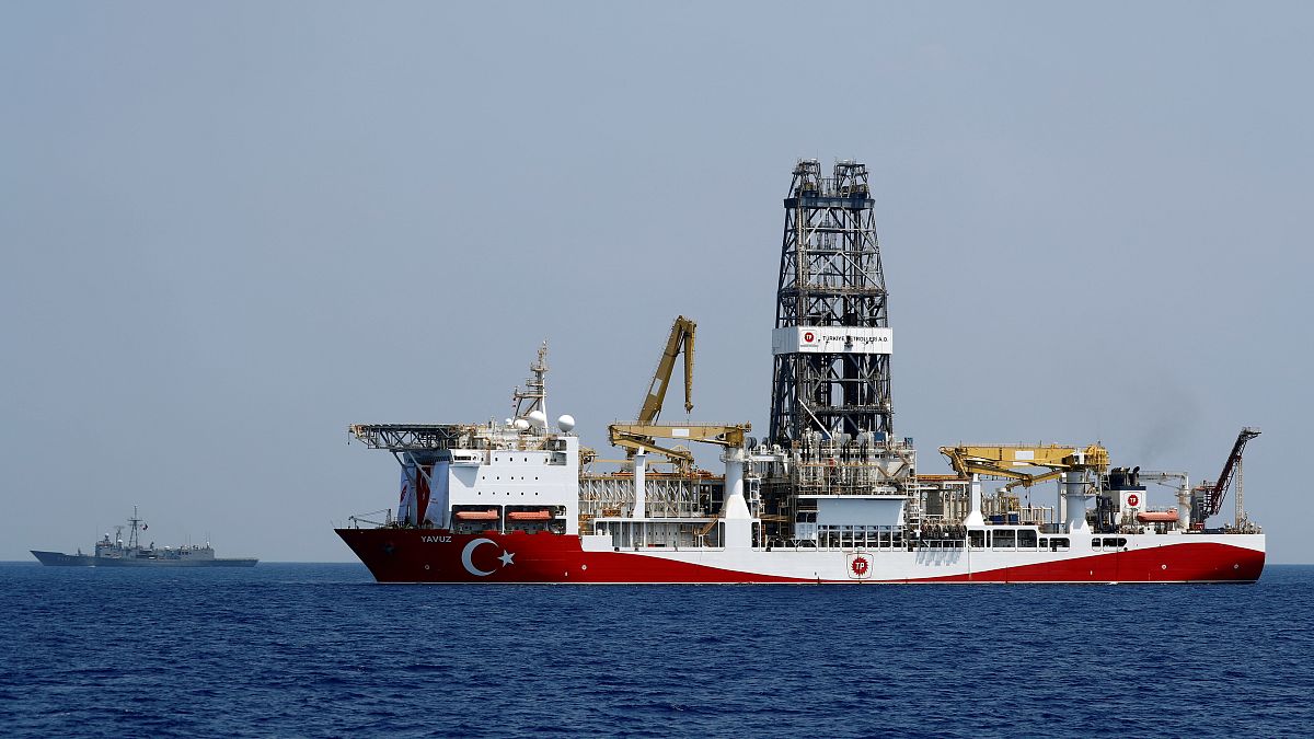 سفينة التنقيب التركية ياووز قبالة الساحل الشمالي الشرقي لقبرص يوم الثلاثاء