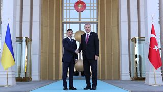 Türkiye Cumhurbaşkanı Recep Tayyip Erdoğan, Ukrayna Devlet Başkanı Vladimir Zelenskiy'i resmi törenle karşıladı. ( Cumhurbaşkanlığı / Kayhan Özer - Anadolu Ajansı )
