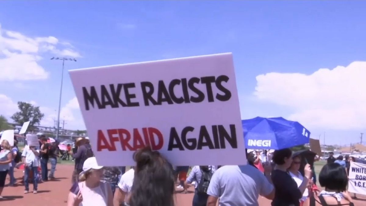 Trump contestato a El Paso e Dayton: "sei un razzista"