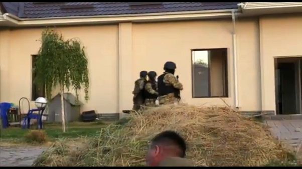 Tensioni in Kirghizistan dopo il tentato arresto dell'ex presidente Tensioni in Kirghizistan dopo il tentato arresto dell'ex presidente