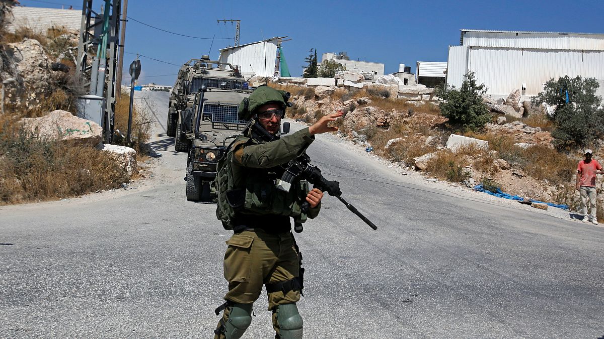 Israelischer Soldat erstochen: Armee durchsucht palästinensisches Dorf