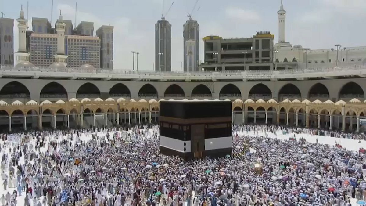 الرياض تطلب من الحجاج التركيز على الشعائر الدينية وترك الخلافات جانبا