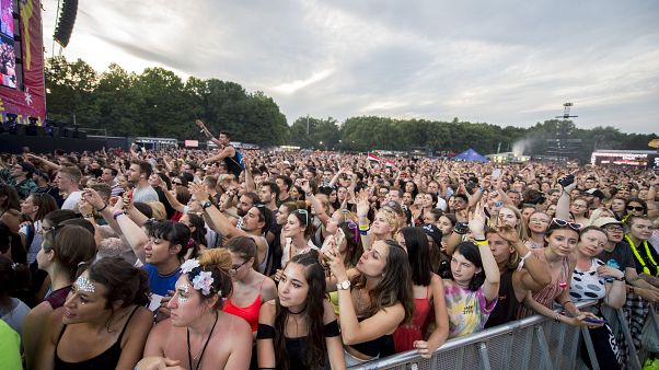 Brit rockzenével dübörög tovább a Sziget csütörtökön Brit rockzenével dübörög tovább a Sziget csütörtökön
