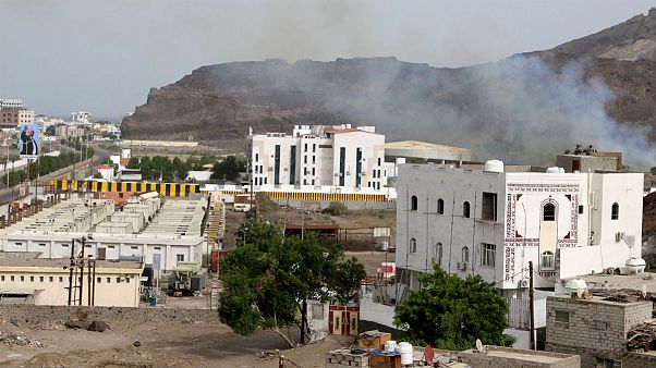 دومین روز درگیری متحدان هادی در شهر عدن یمن دومین روز درگیری متحدان هادی در شهر عدن یمن