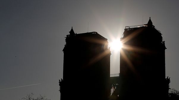 Notre-Dame de Paris a elle aussi souffert de la canicule Notre-Dame de Paris a elle aussi souffert de la canicule