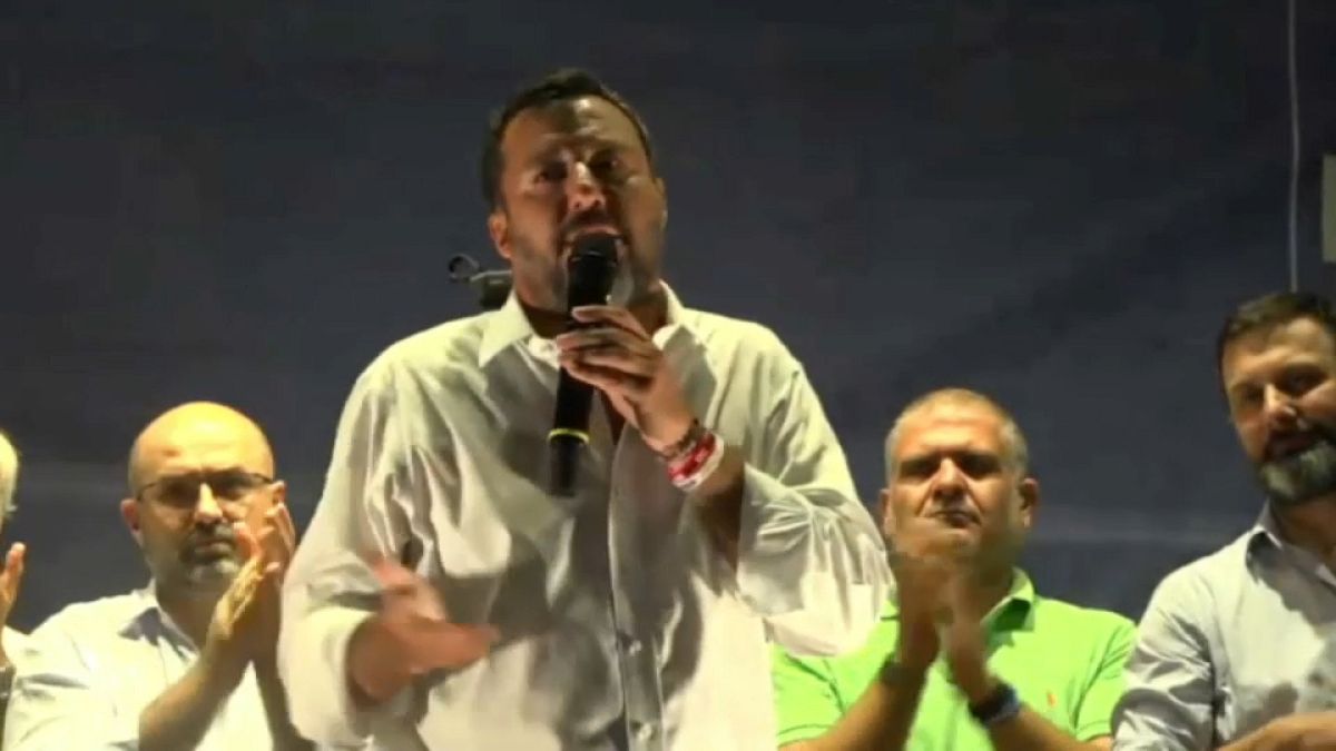 Matteo Salvini durante il comizio di Pescara. 