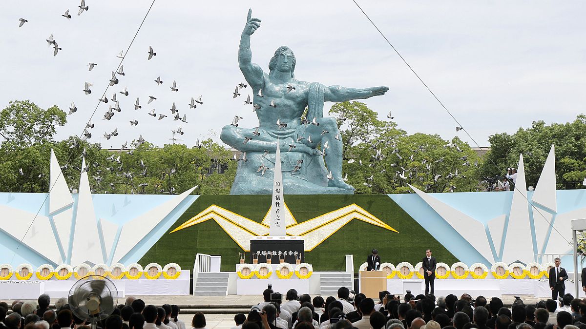 تمثال السلام بمدينة ناغازاكي اليابانية حيث أحيث اليابان الذكرى 74 لإسقاط أميركا قنبلة ذرية في 9 آب 1945. 