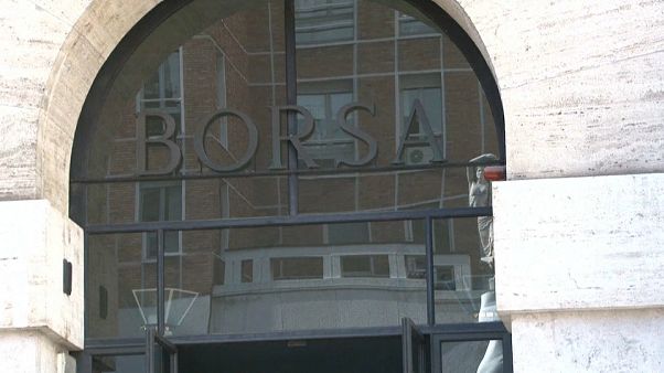 Milano in profondo rosso, sale lo spread Milano in profondo rosso, sale lo spread