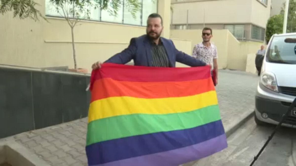 Munir Baatur, el primer candidato abiertamente homosexual de Túnez