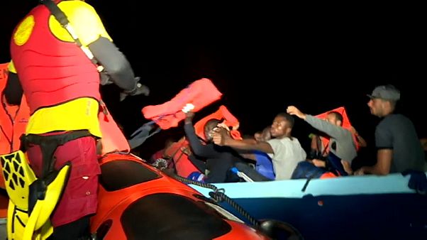 "Open Arms" nimmt weitere Menschen an Bord "Open Arms" nimmt weitere Menschen an Bord