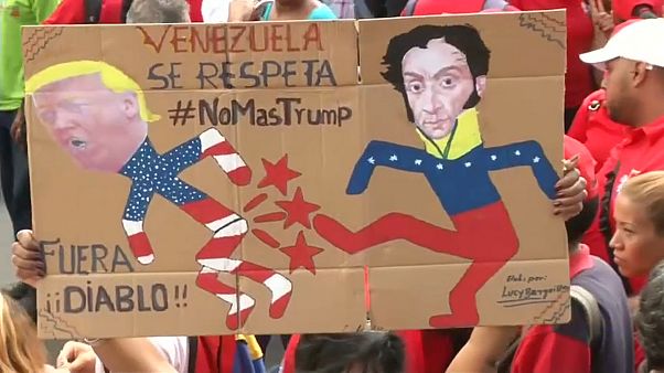 Maduro mobilise ses soutiens contre les sanctions américaines Maduro mobilise ses soutiens contre les sanctions américaines