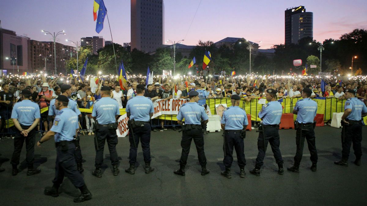 تجمع شبانه در بخارست؛ معترضان خواستار استعفای دولت سوسیال-دموکرات شدند