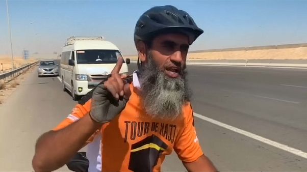Peregrinos de duas rodas recebidos com heróis em Meca Peregrinos de duas rodas recebidos com heróis em Meca