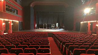 Le poltrone rosse del Teatro Nazionale Albanese di Tirana. 