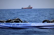  أكثر من 400 مهاجر على متن سفينتي الإنقاذ أوبن أرمز وأوشن فايكينغ في البحر المتوسط