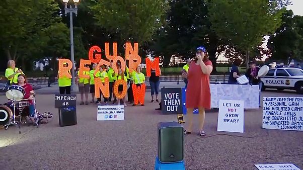 Washington: proteste contro le armi e veglia per le vittime di El Paso Washington: proteste contro le armi e veglia per le vittime di El Paso