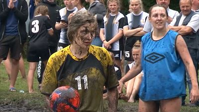 Bielorussia: che bello il calcio nel fango!