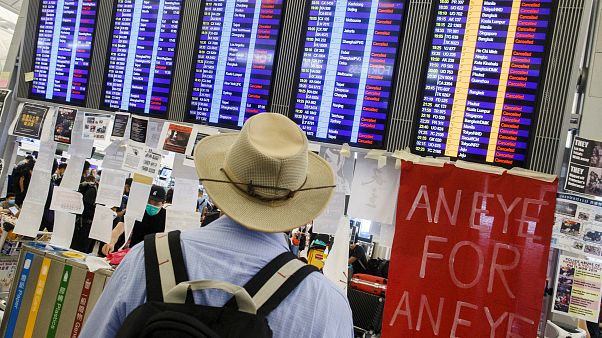 Proteste all'aeroporto di Hong Kong: cancellati tutti i voli Proteste all'aeroporto di Hong Kong: cancellati tutti i voli