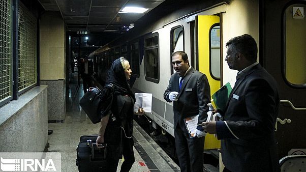4 yıl sonra ilk kez Tahran treni Ankara'ya ulaştı, karşılıklı seferler 14 Ağustos'ta başlayacak 4 yıl sonra ilk kez Tahran treni Ankara'ya ulaştı, karşılıklı seferler 14 Ağustos'ta başlayacak