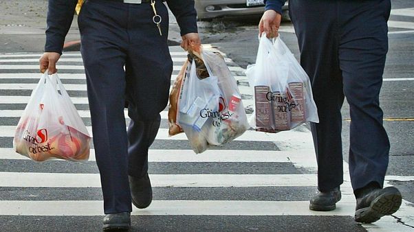 Almanya yakında plastik poşetleri tamamen yasaklamayı hedefliyor Almanya yakında plastik poşetleri tamamen yasaklamayı hedefliyor