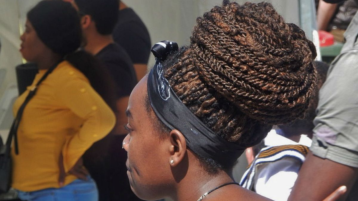 ABD'deki okulda ırkçılık tartışması: Siyahi öğrencilerin saç stilleri 'uygunsuz' gösterildi