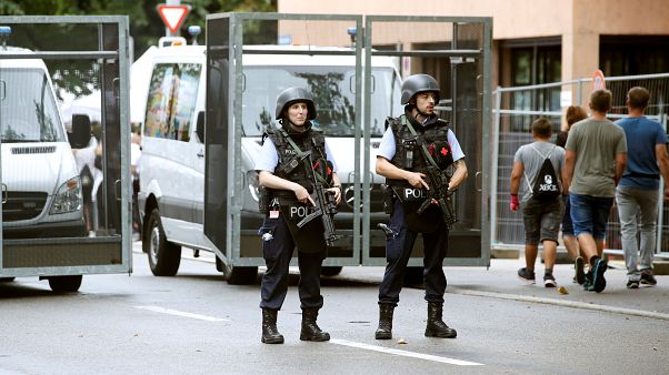 Rucksack mit Bombenattrappen: Deutscher in der Schweiz festgenommen Rucksack mit Bombenattrappen: Deutscher in der Schweiz festgenommen