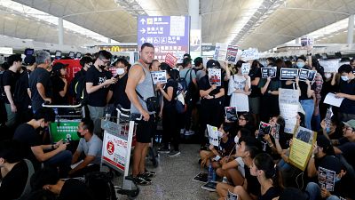 Flughafen Hongkong stellt Betrieb ein