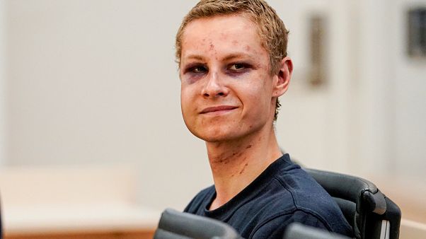 Norvège : la qualification d'« acte terroriste » retenue contre le tireur de la mosquée Norvège : la qualification d'« acte terroriste » retenue contre le tireur de la mosquée