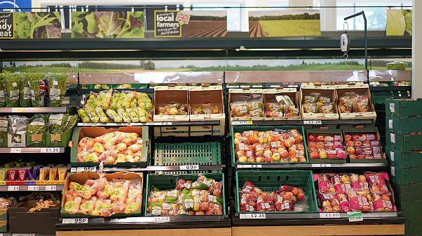 Британцы массово скупают продукты первой необходимости Британцы массово скупают продукты первой необходимости