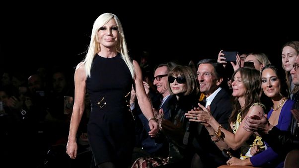 Givenchy, Versace et Coach s'attirent les foudres chinoises pour des t-shirts "Hong Kong" Givenchy, Versace et Coach s'attirent les foudres chinoises pour des t-shirts "Hong Kong"