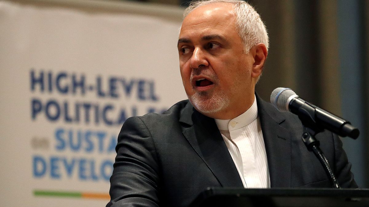وزير خارجية إيران يتهم أمريكا بتحويل الخليج إلى "كبريت مشتعل"
