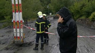 В Швейцарии паводок смыл двух человек