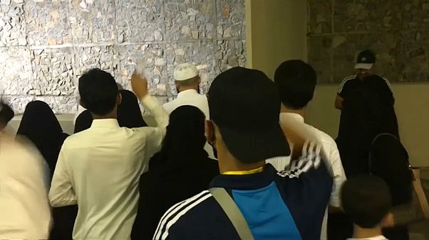 سعوديون سجناء يؤدون فريضة الحج سعوديون سجناء يؤدون فريضة الحج