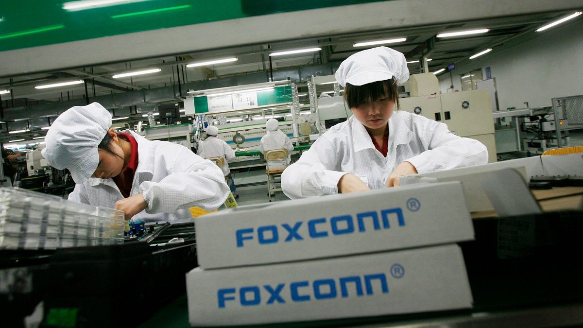 Amazon'un tedarikçisi Foxconn, Çin'de reşit olmayan gençleri geceleri çalıştırıyor