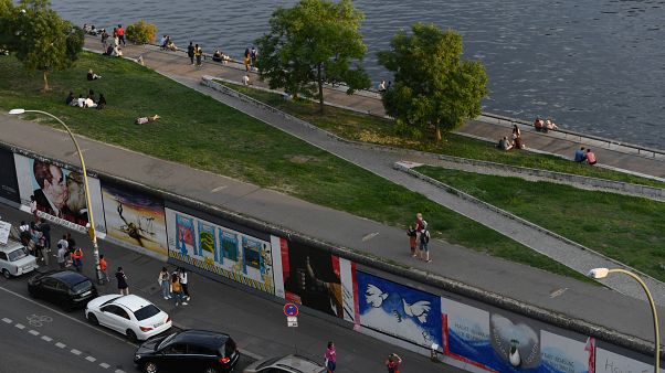 58 anni fa veniva costruito il Muro di Berlino 58 anni fa veniva costruito il Muro di Berlino