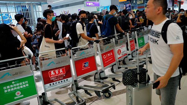 Hong Kong: Partidas novamente canceladas no Aeroporto internacional Hong Kong: Partidas novamente canceladas no Aeroporto internacional