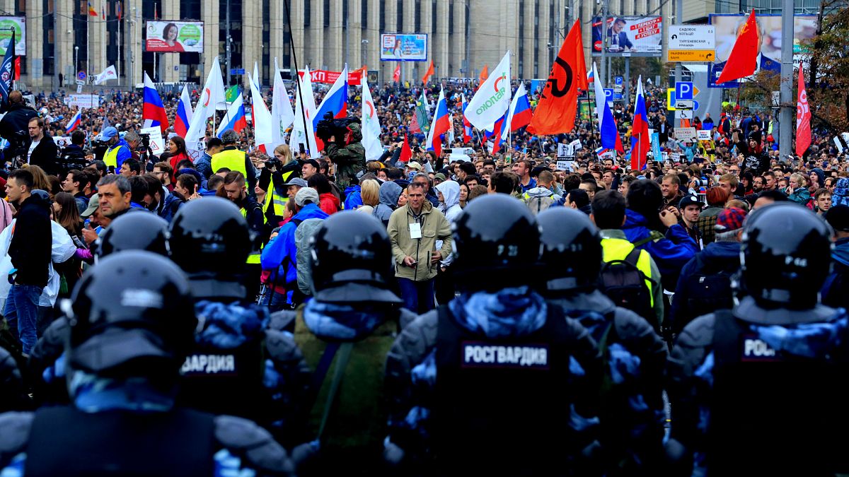 Rusya'daki protestolara Kremlin'den ilk açıklama: Siyasi kriz yok; polis aşırı güç kullanmıyor