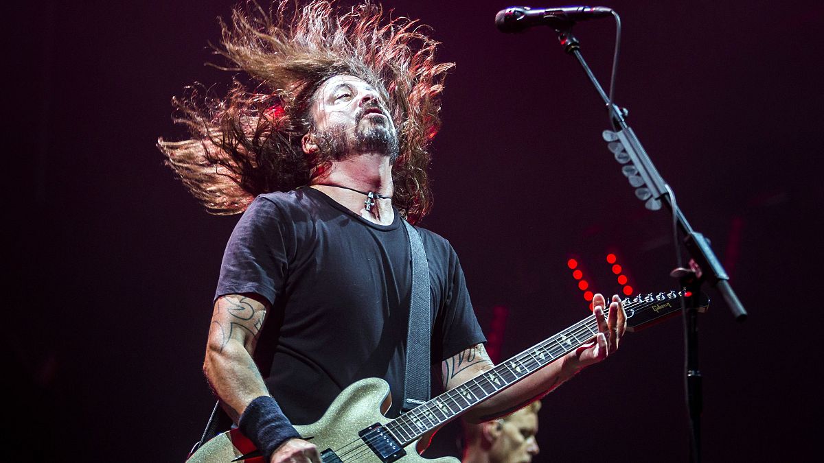 ave Grohl az amerikai Foo Fighters együttes koncertjén a Papp László Budapest Sportarénában 2017. június 26-án.
